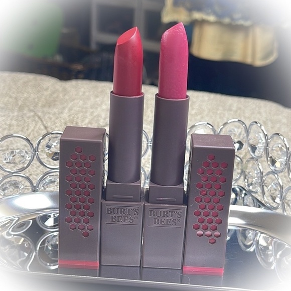 💕Burt’s Bees Set of 2 Lipsticks💕 - Picture 1 of 4